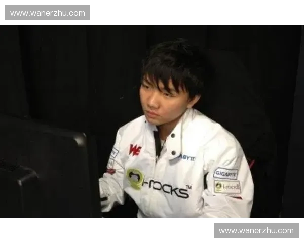 彭震铭如何引领LOL职业赛场风潮突破自我成长与成就